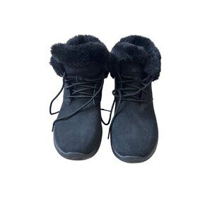 NWT Skechers Womens On The Go Joy Chukka Boot Black Faux Fur Size 6.5 Lace‎ Up